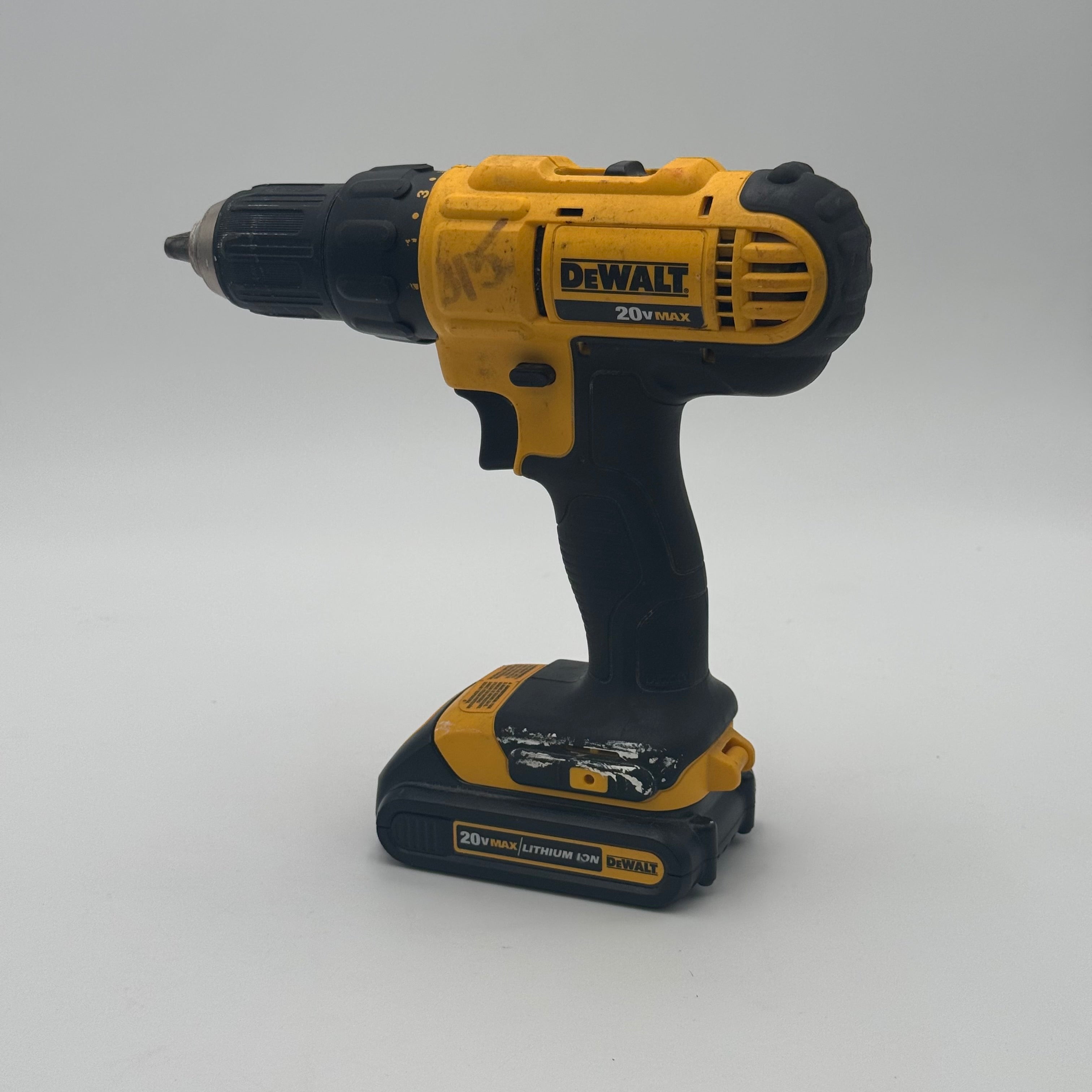 DeWalt DCD771 20V Max 1/2" in Cordless Drill Driver with Battery