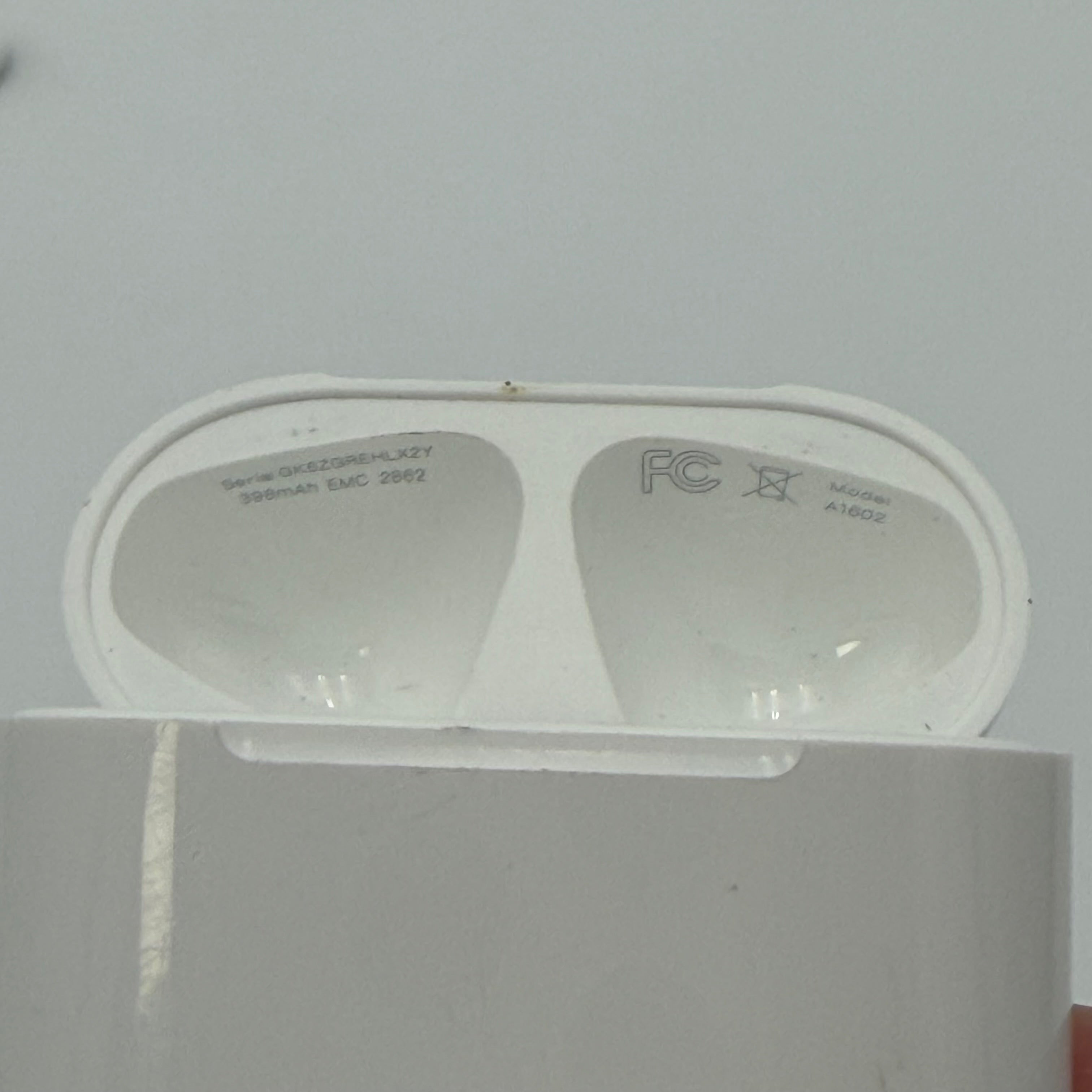 Apple AirPods 2nd Gen A1602 A2031 A2032 Complete Set White