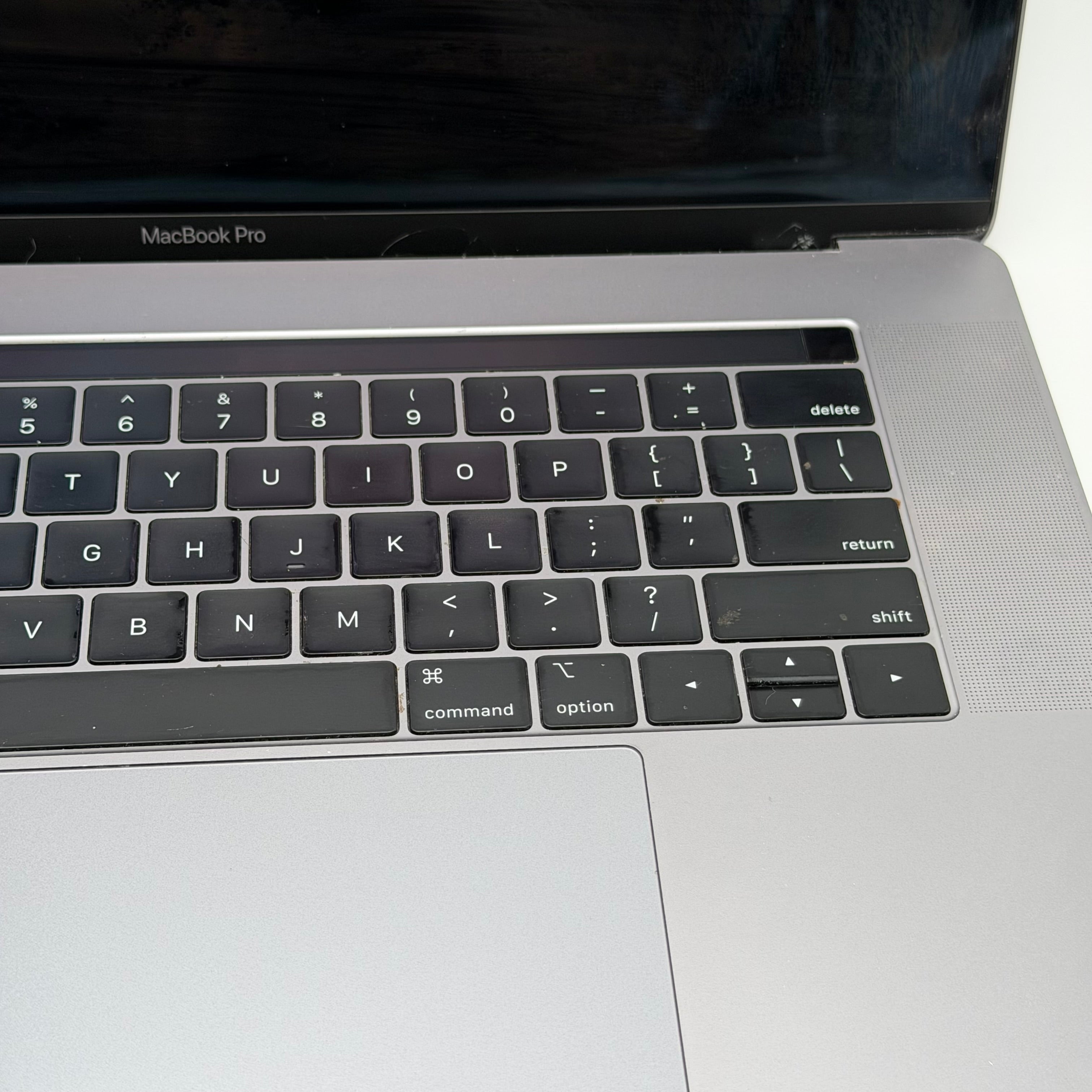 Apple MacBook Pro 15" A1990 2018 16GB RAM 512GB SSD Broken - NO Display - No power