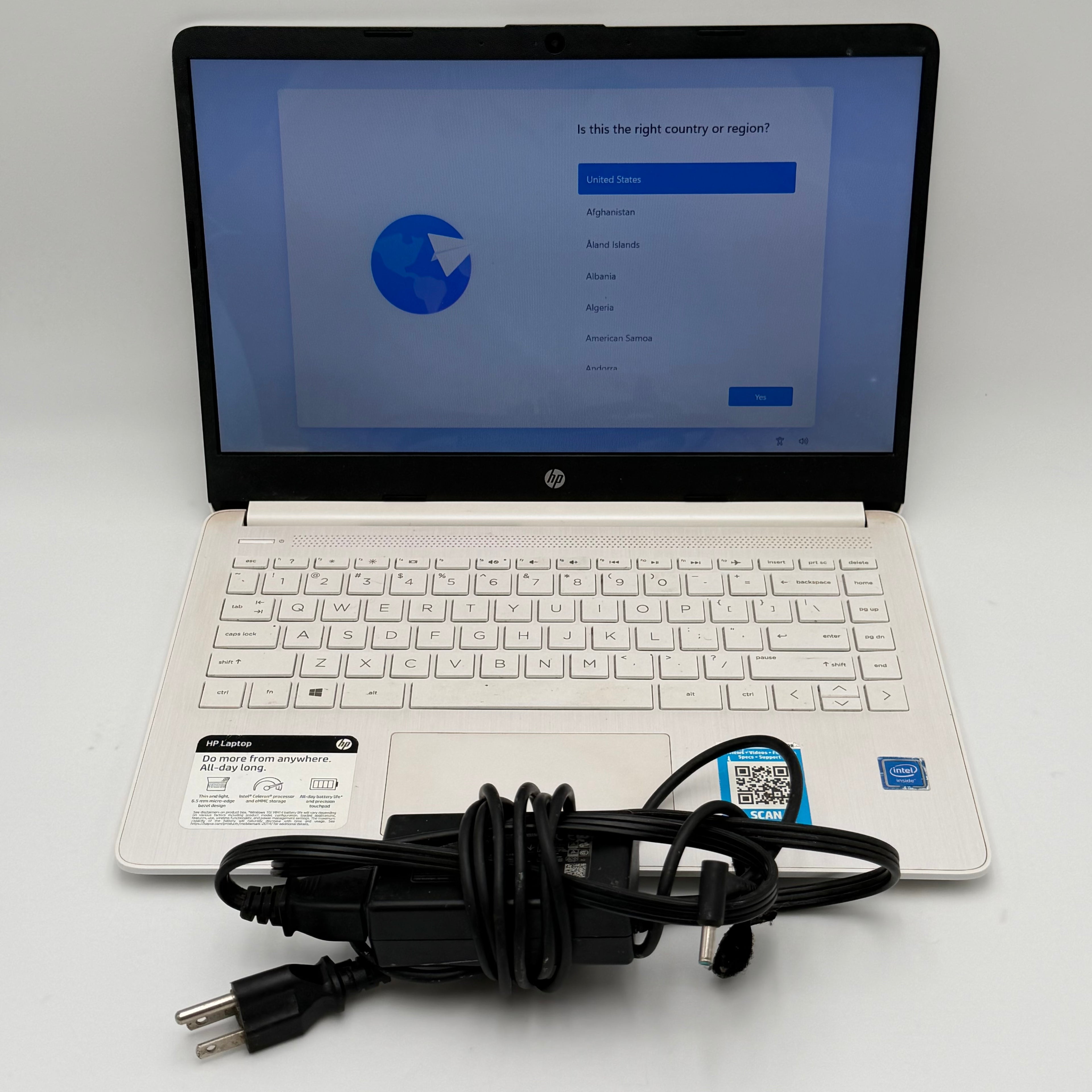 HP 14-dq0002dx Laptop 64GB White - With Charger