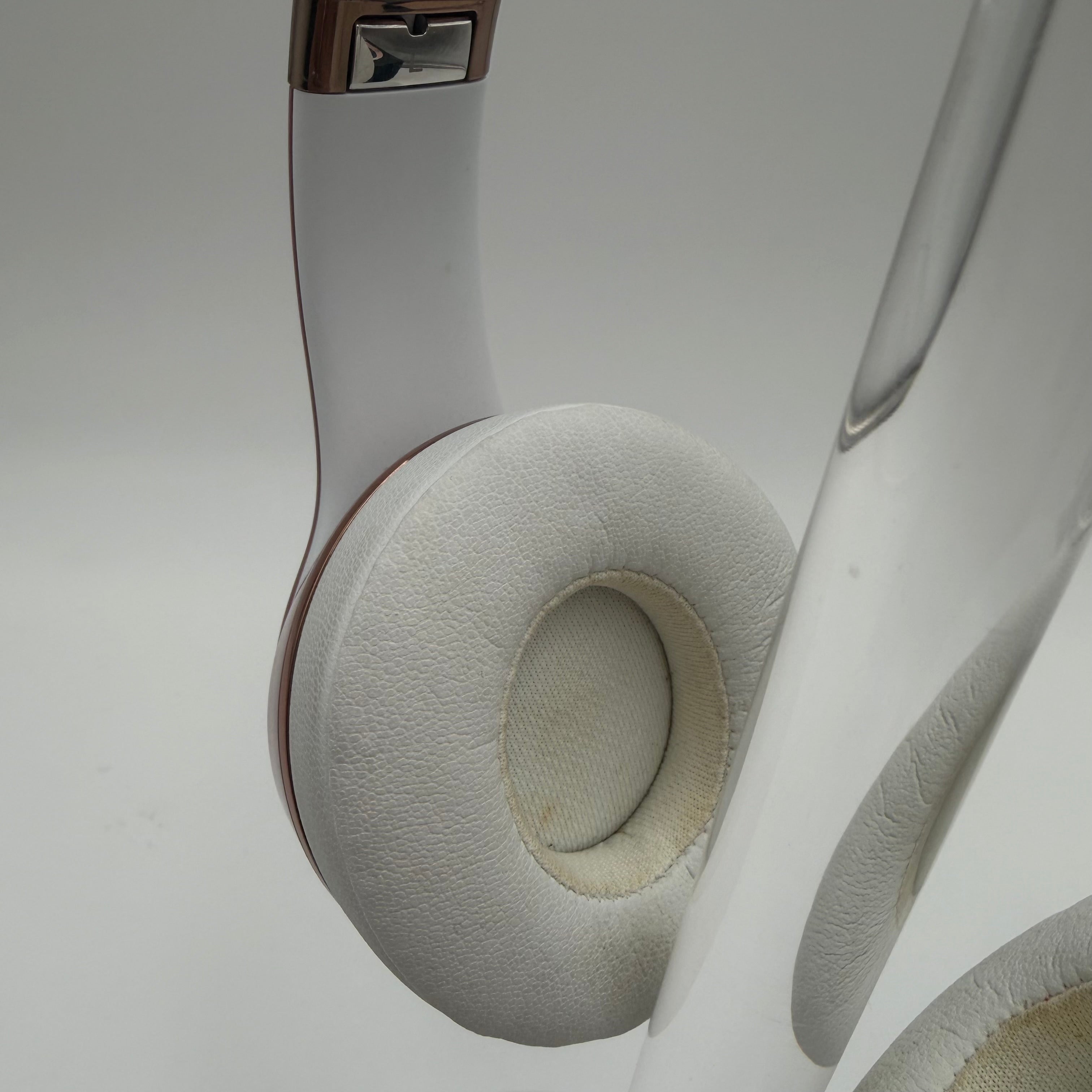 Beats Solo 3 Wireless Headphones - Rose Gold