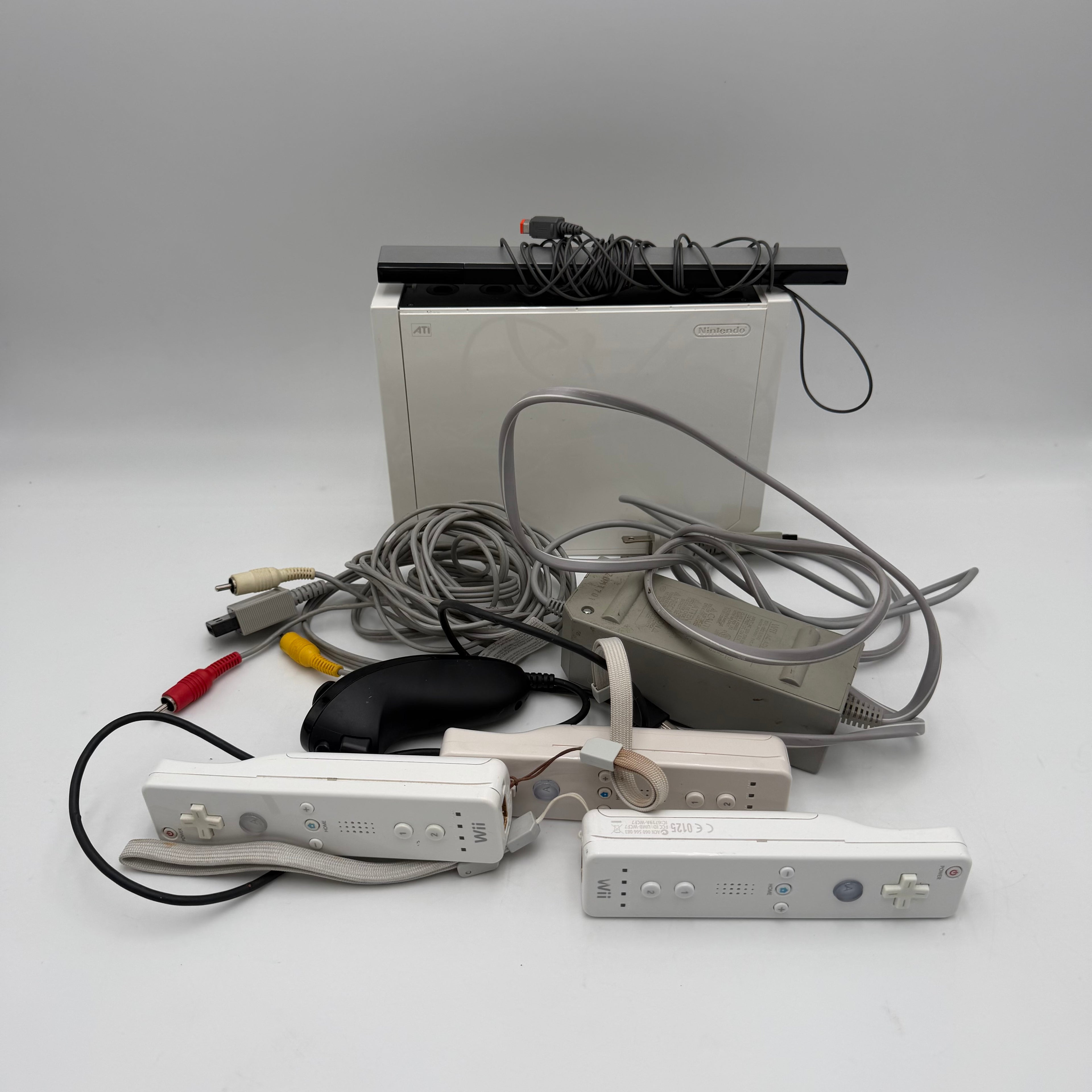Nintendo Wii RVL-001 2006 with 3 Controllers and Cables