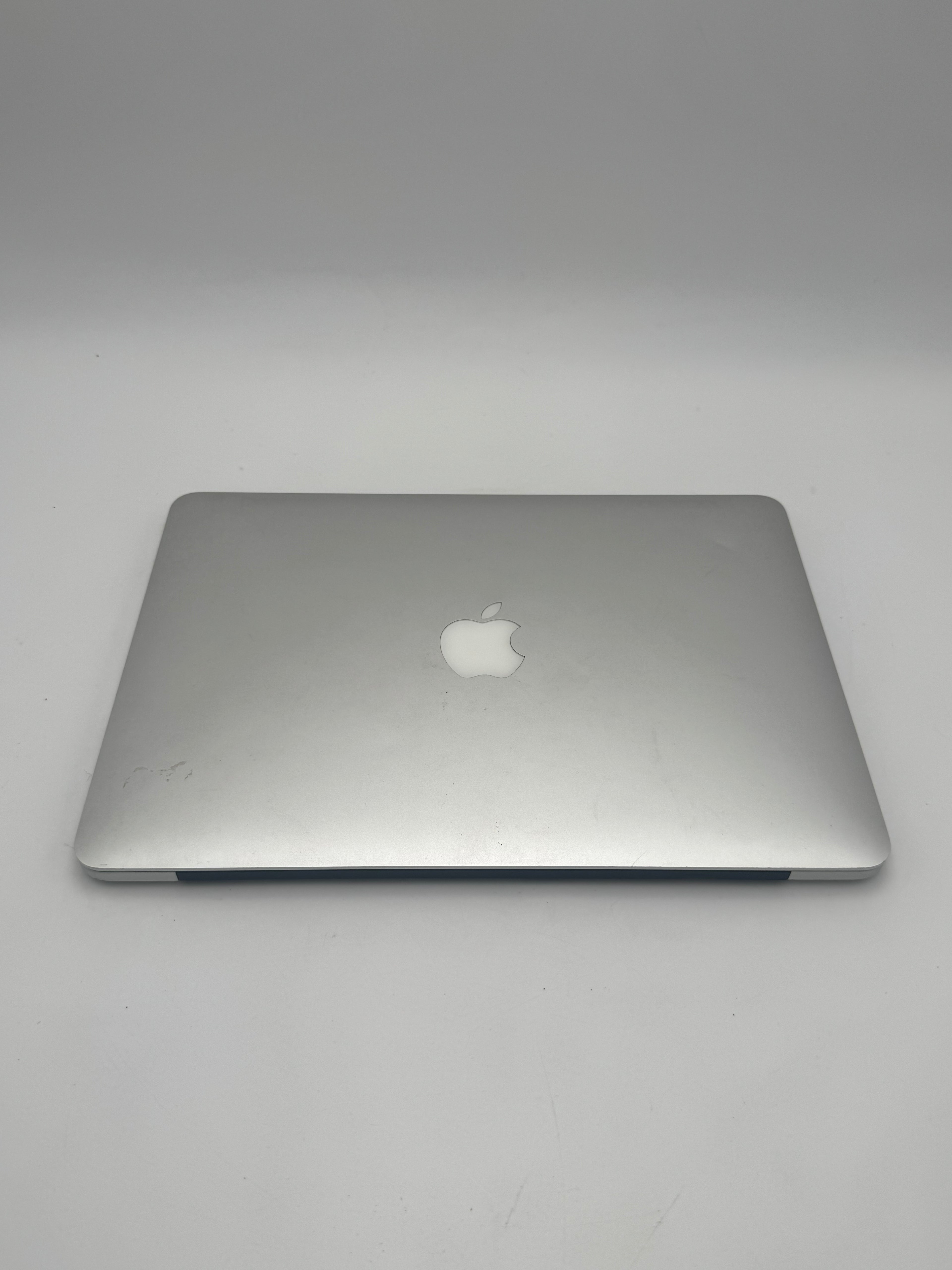 Apple MacBook Pro 13-inch A1502 2013 Silver, 128GB, 4GB RAM - Does Not Turn On