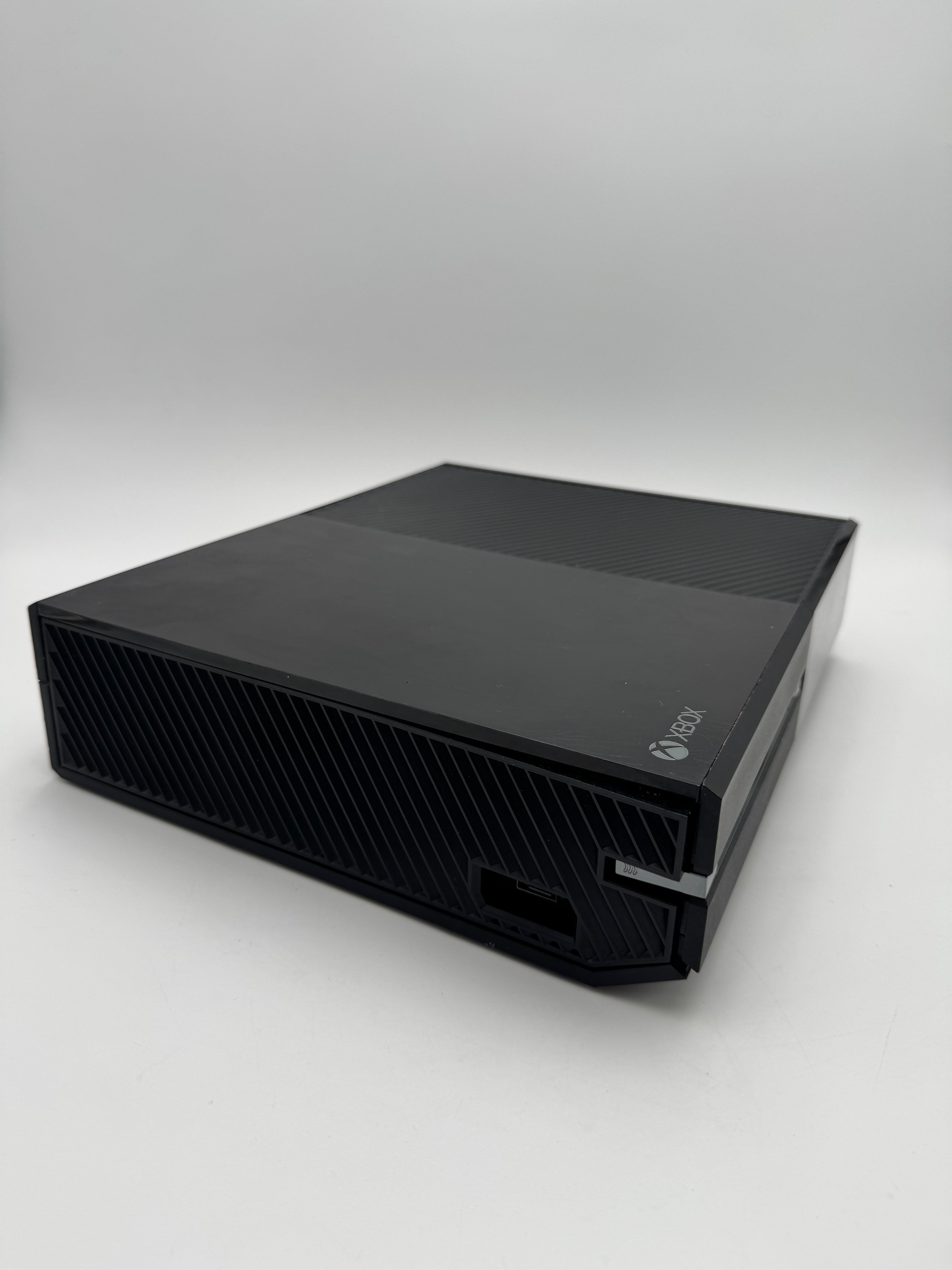 Microsoft Xbox One 500GB Black Used - B Video Game System