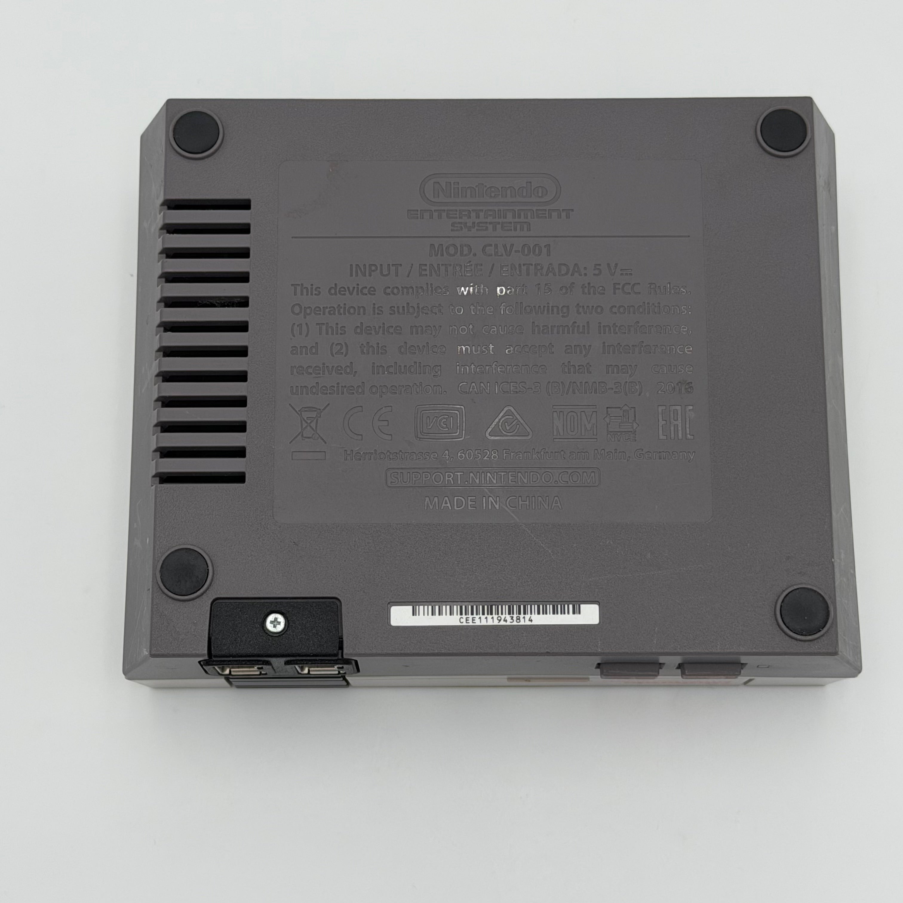 Nintendo NES (CLV-001) 1985 Gray Video Game System with 2 Controllers and HDMI Cable