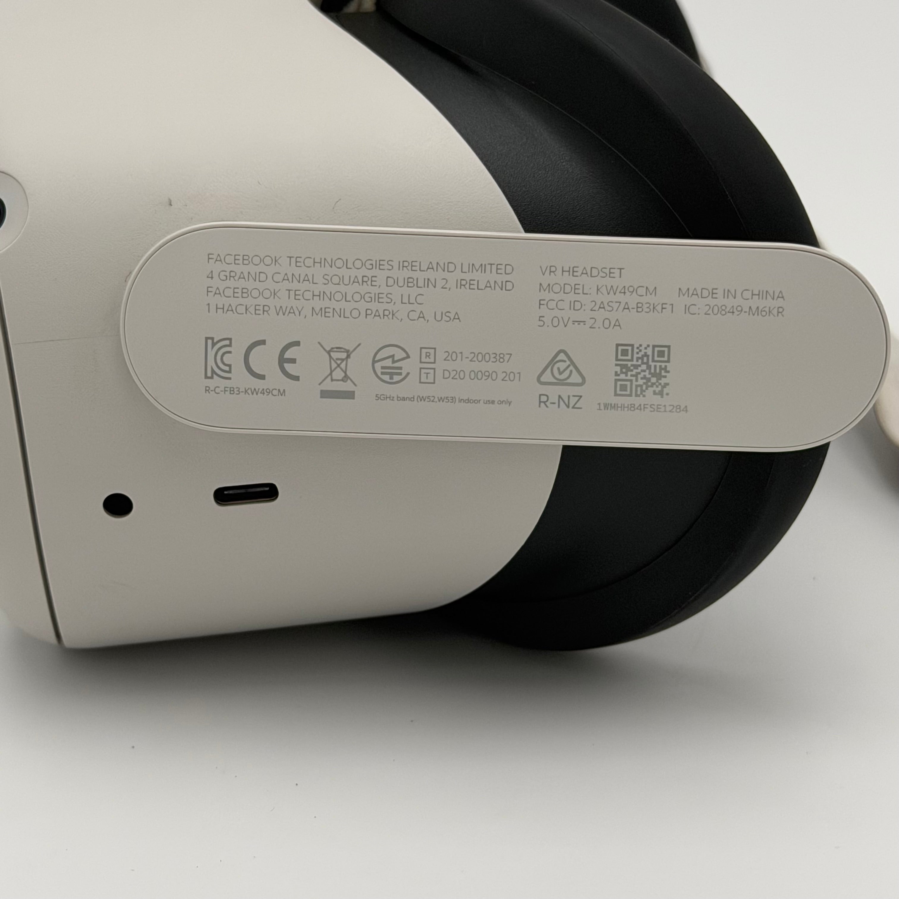 Meta Oculus Quest 2 128gb Standalone VR + controllers Tested working
