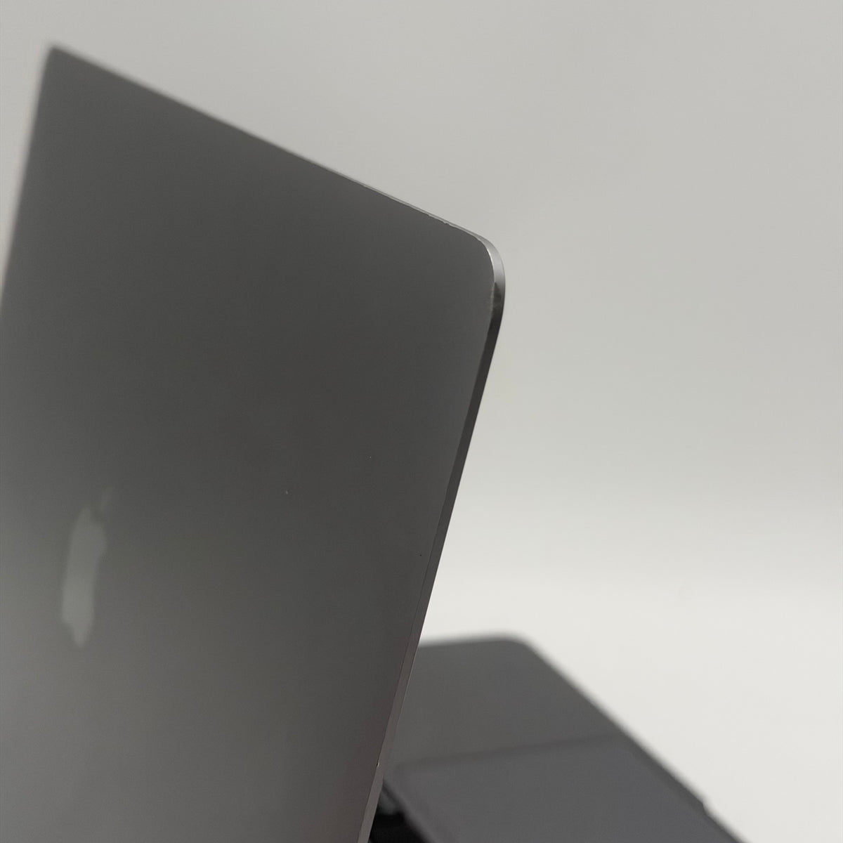 Apple MacBook Pro 13" A2338 2020 Laptop - Broken