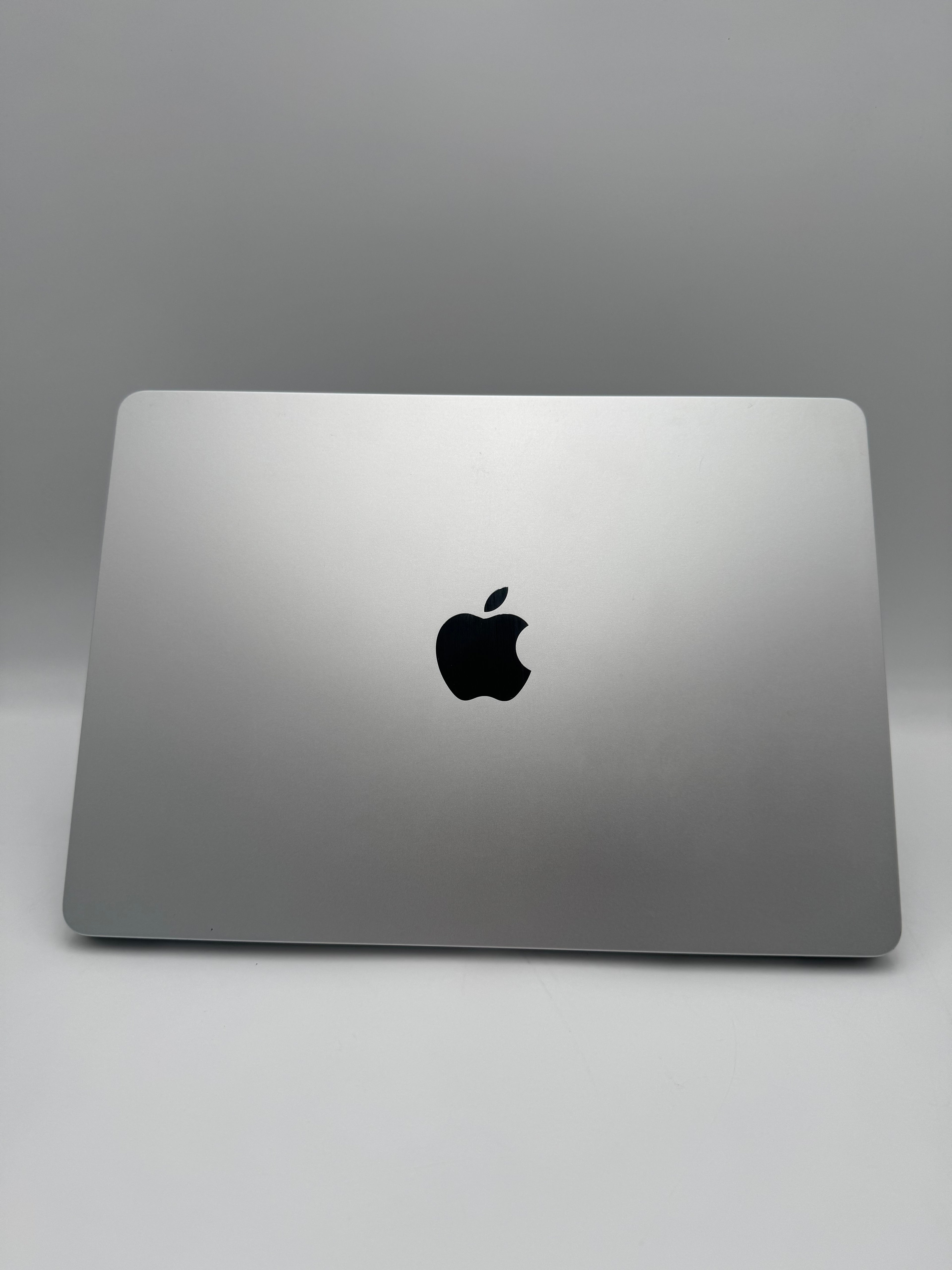 Apple MacBook Air 15-inch M4 A3240 2025 16GB RAM 256GB Silver Used A