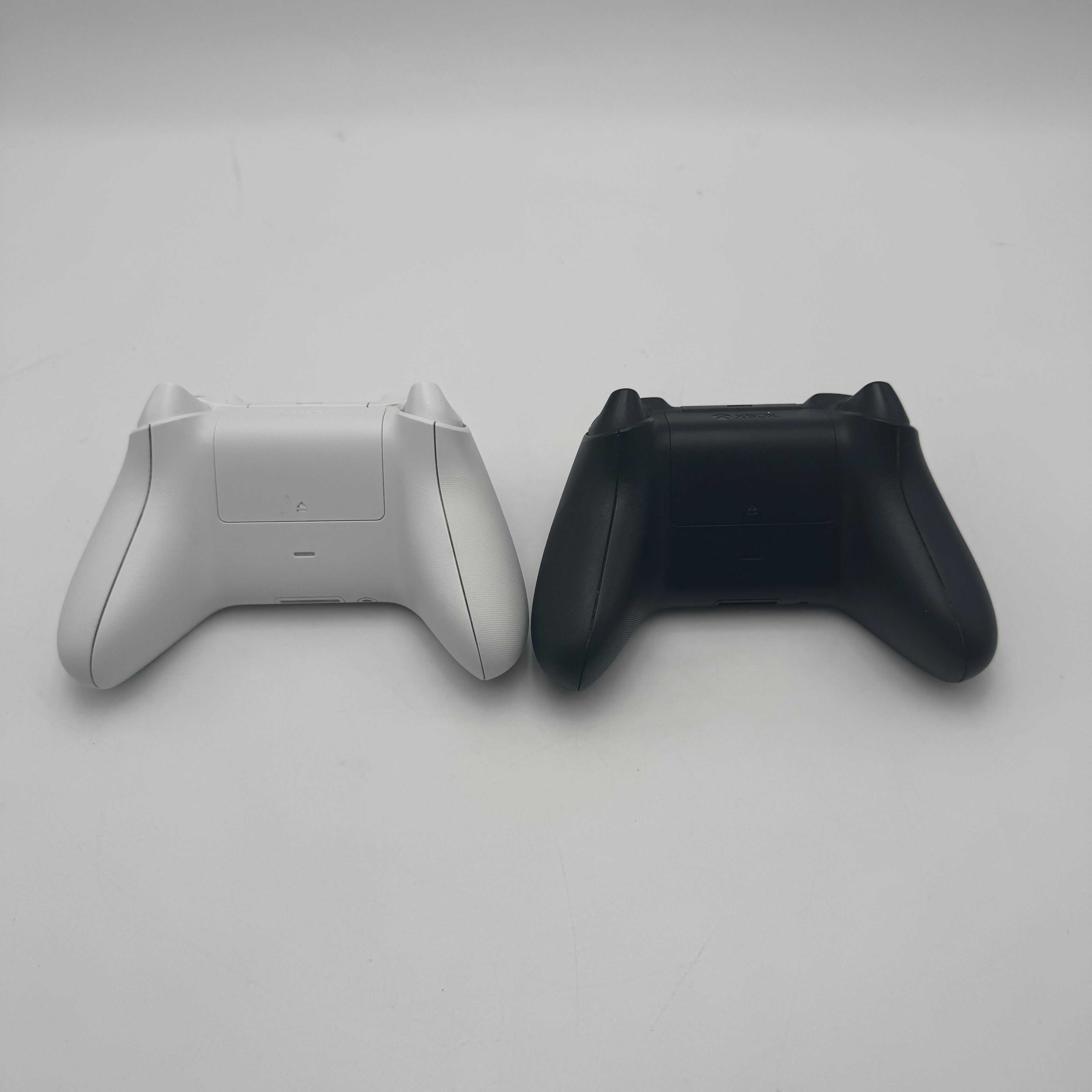 Microsoft Xbox Wireless Controller - Black & White (Stick Drift)