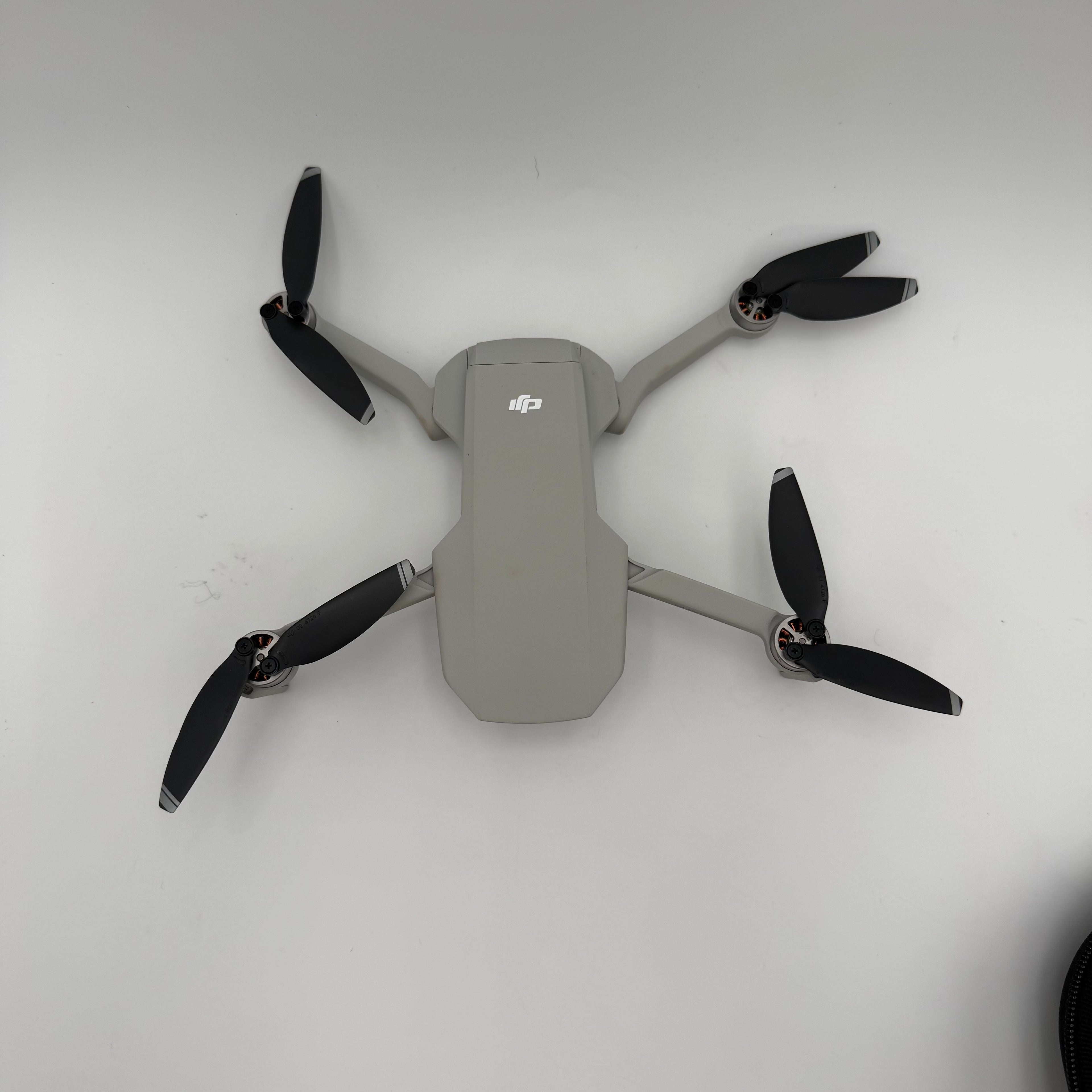 DJI MAVIC MINI DRONE UNBOUND 1 BATTERY ONLY 1 CABLE CONTROLLER CASE BLADE GUARDS
