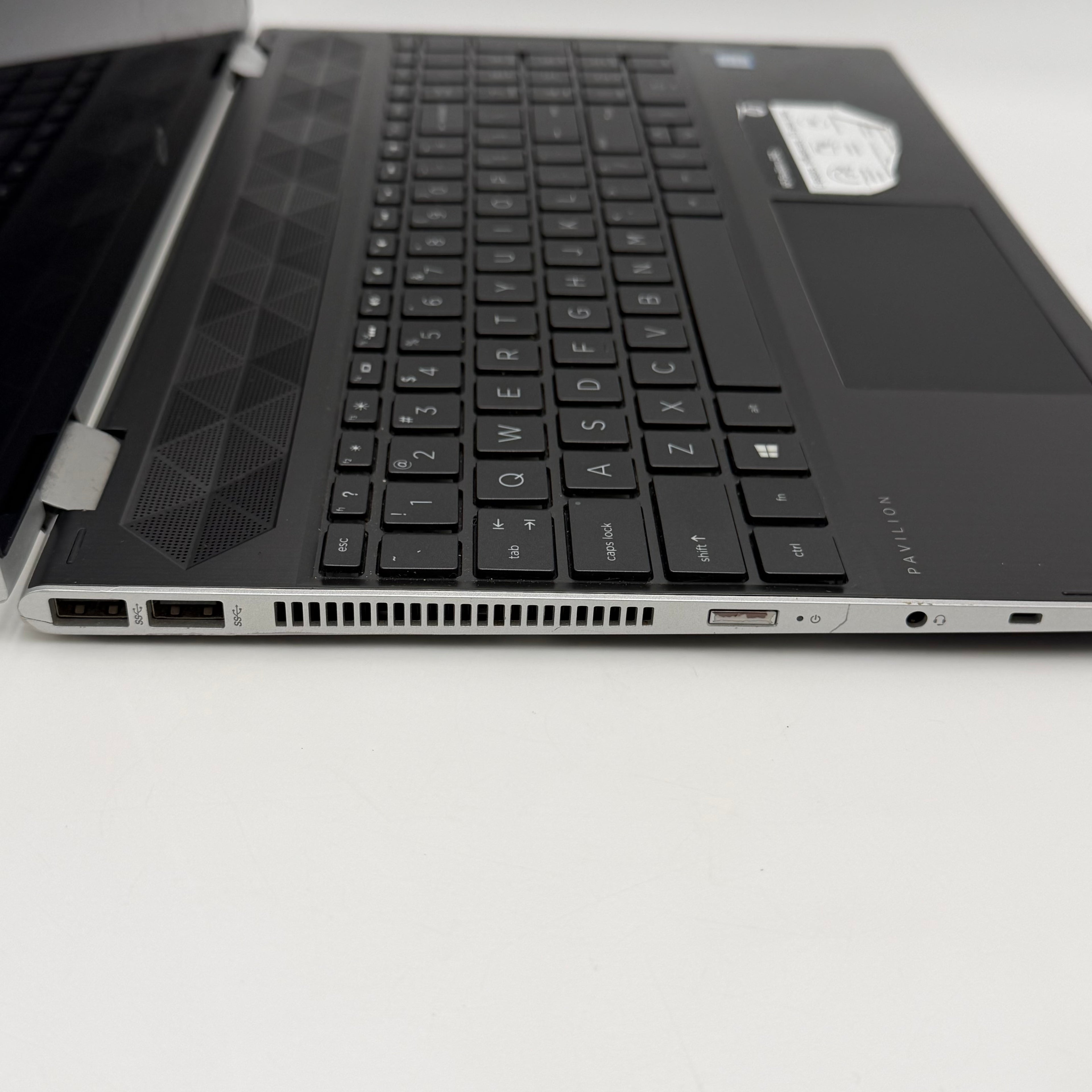 HP 15-cr0037wm Pavilion x360 15" Core i3 8GB RAM 128GB SSD - Read