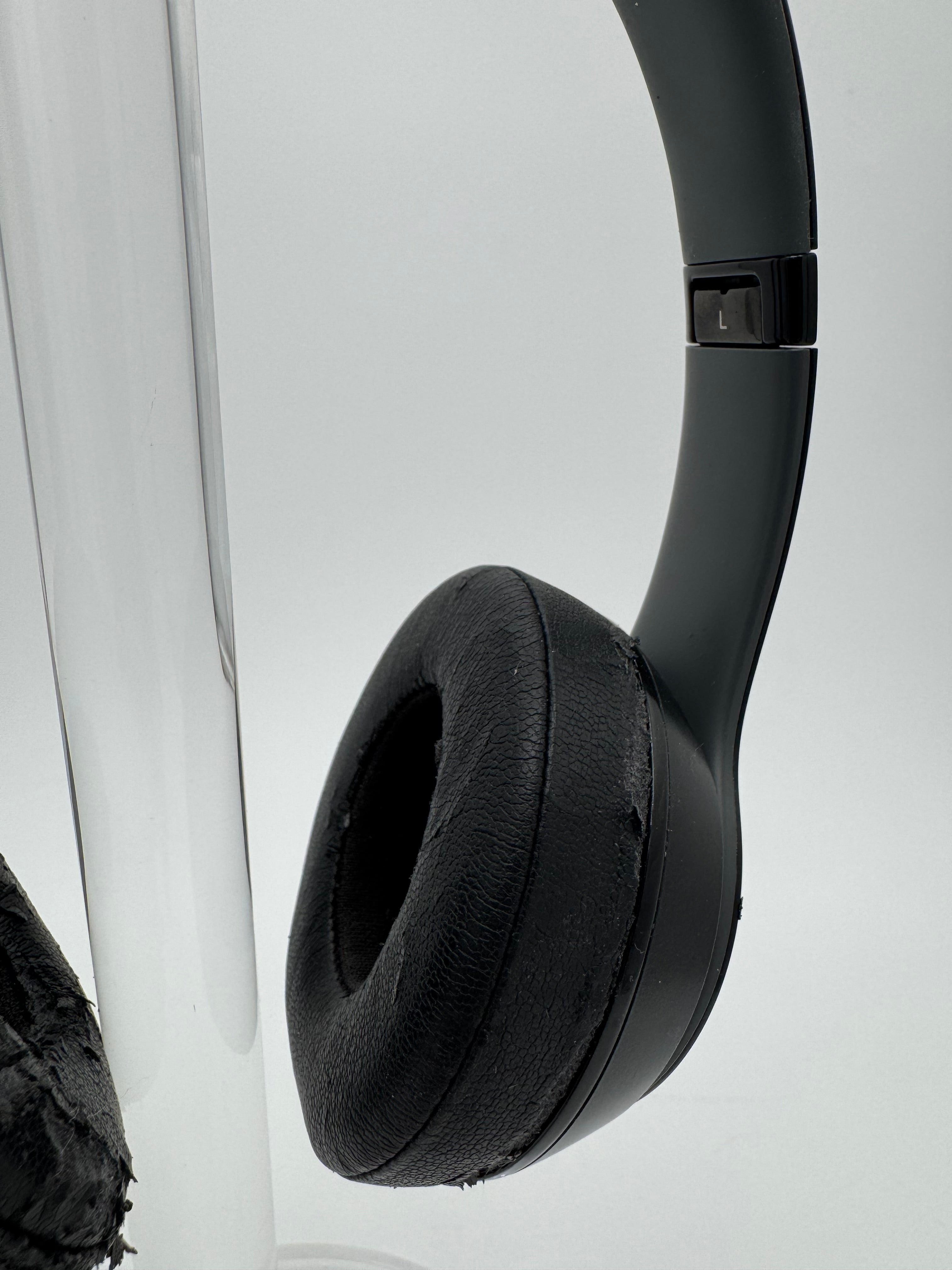 Beats Solo 2 Black Headphones - For Parts - Serial FL7Q127LG747