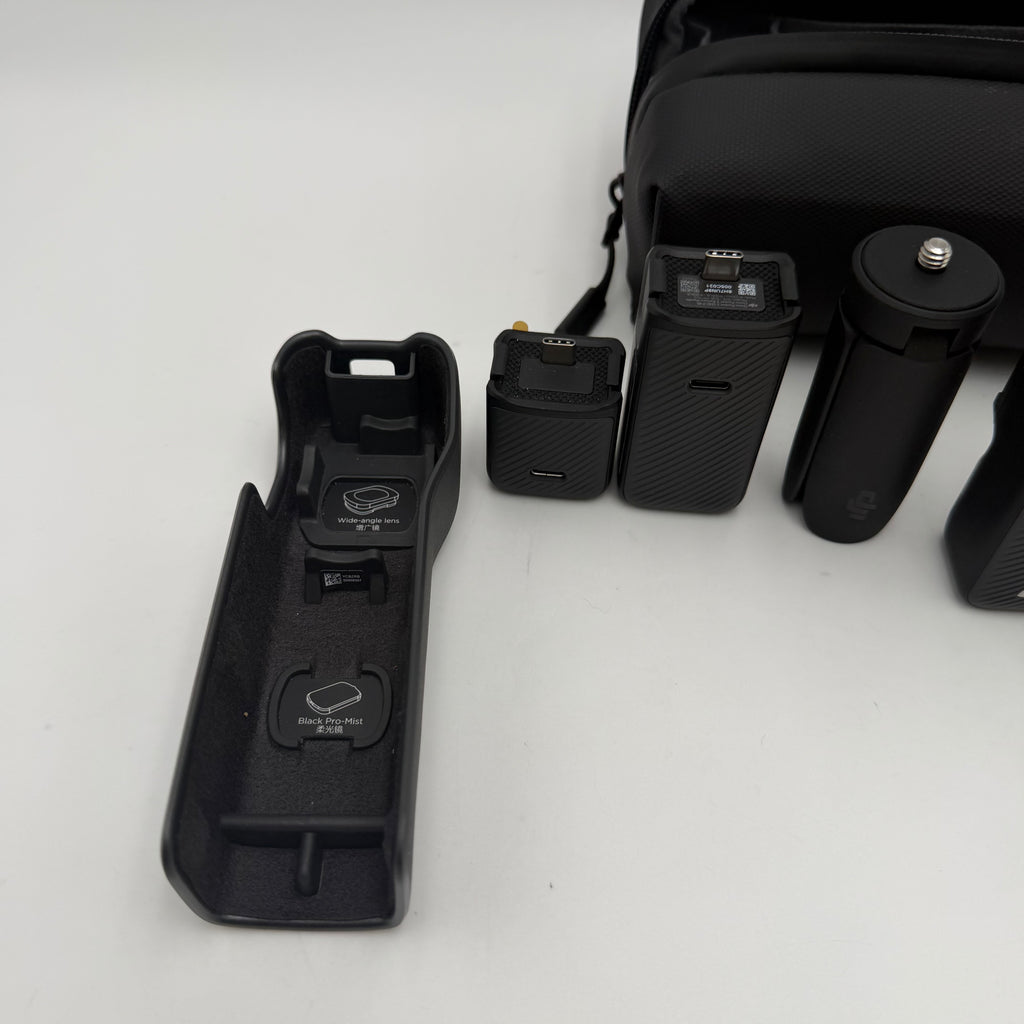 DJI Osmo Pocket 3 Creator Combo Bundle Camera + DJI MIC