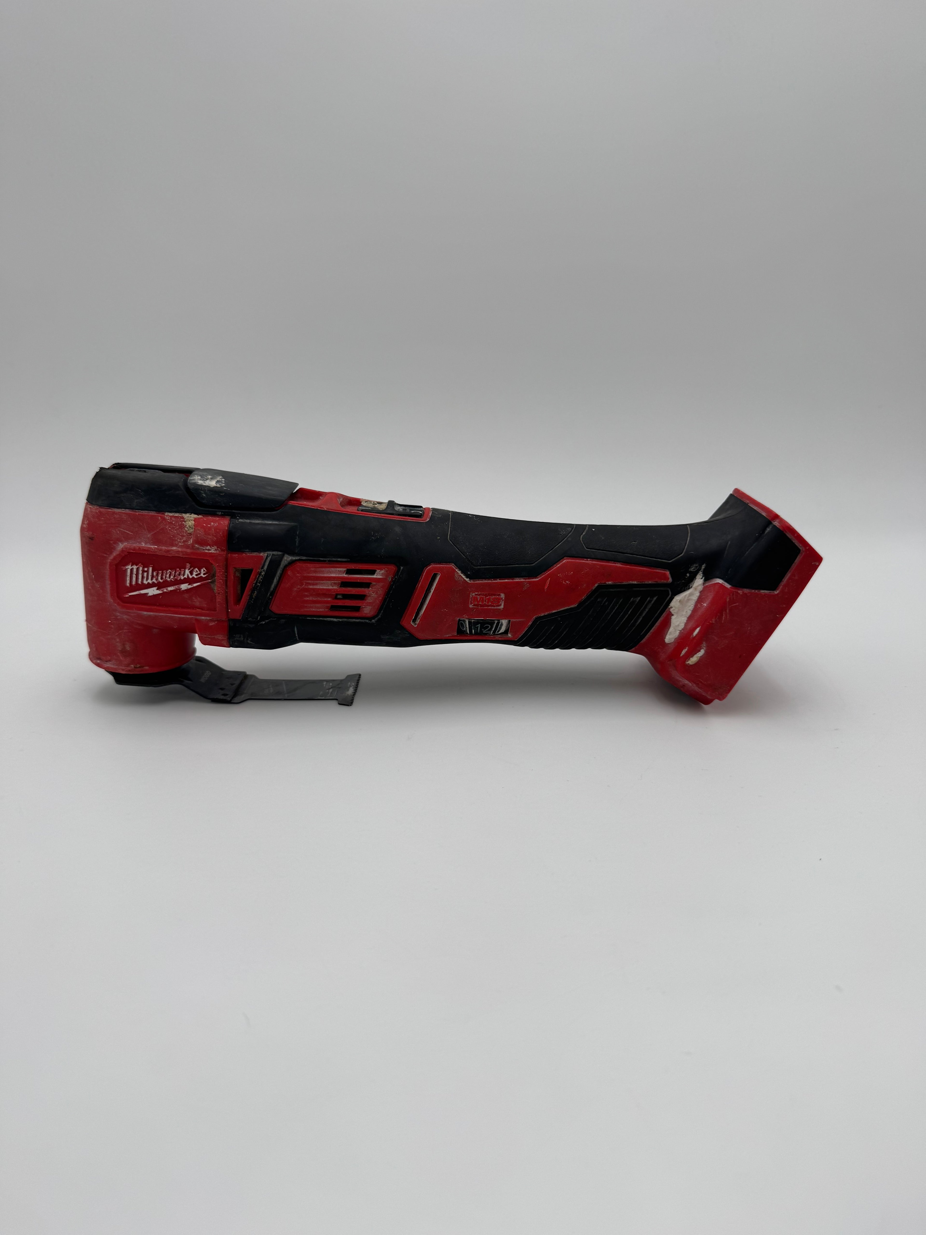 Milwaukee 2626-20 M18 18-Volt Cordless Oscillating Multi-Tool