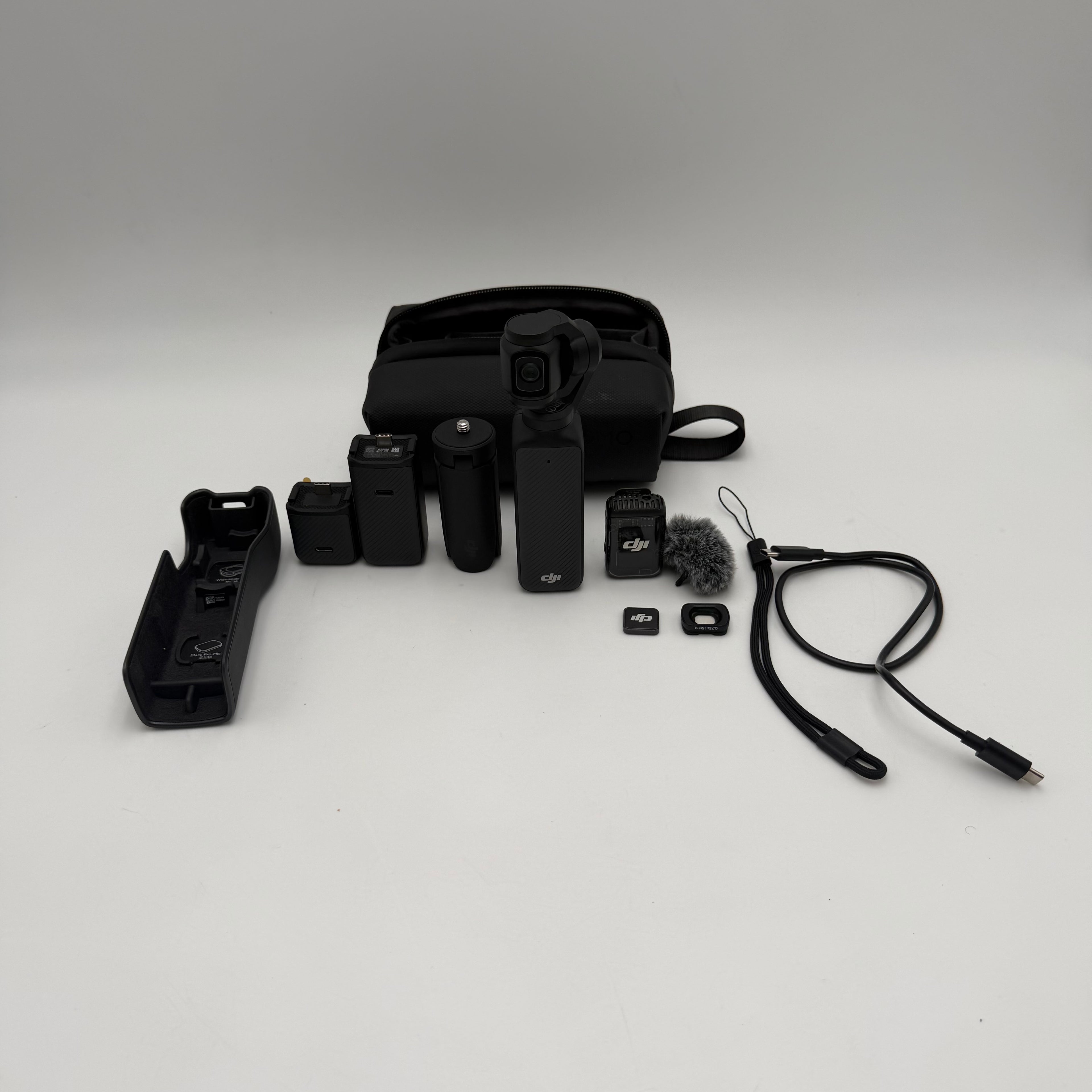 DJI Osmo Pocket 3 Creator Combo Bundle Camera + DJI MIC