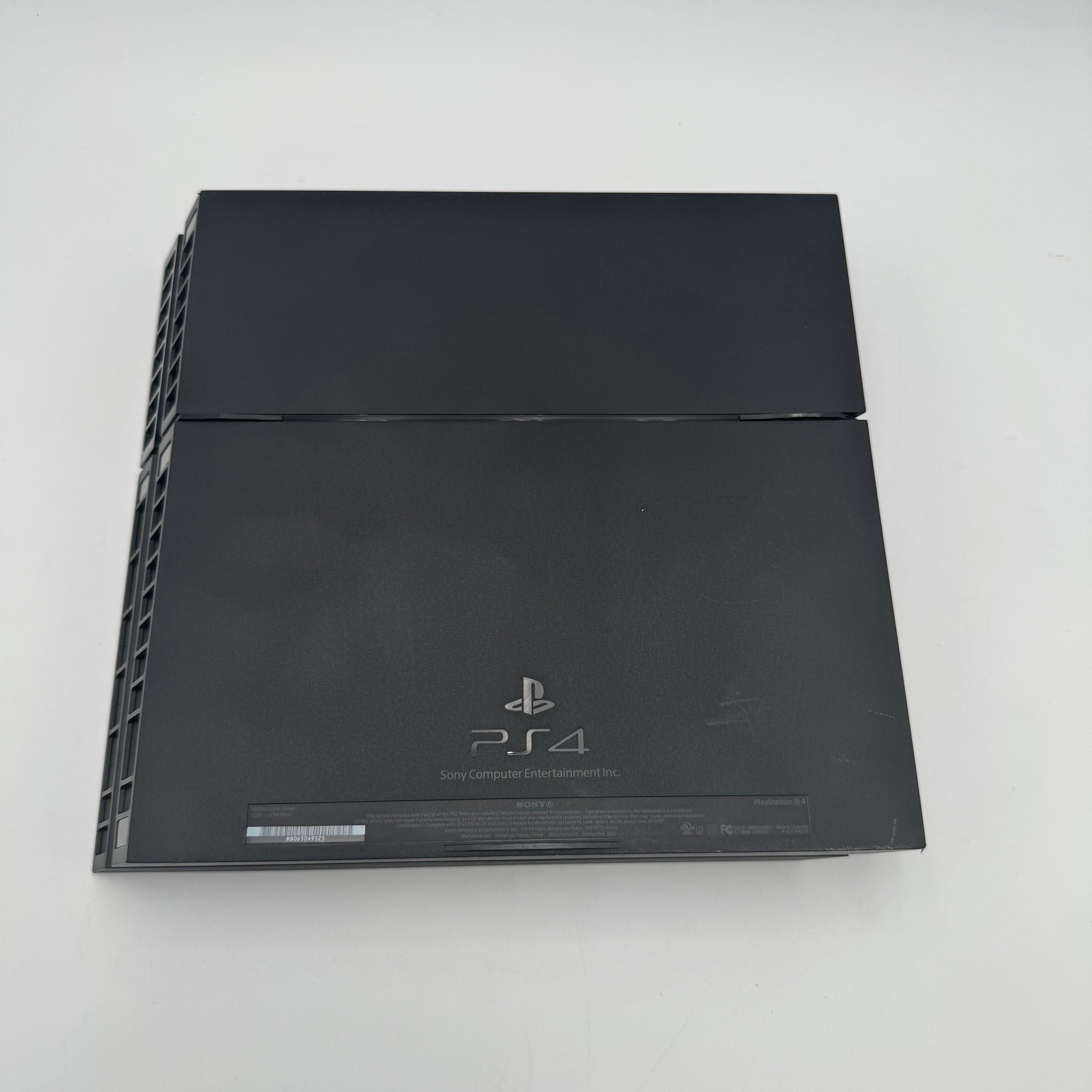 Sony PlayStation 4 PS4 Slim 500GB CUH-2215B Gaming Console w/ 1 Wireless Controller