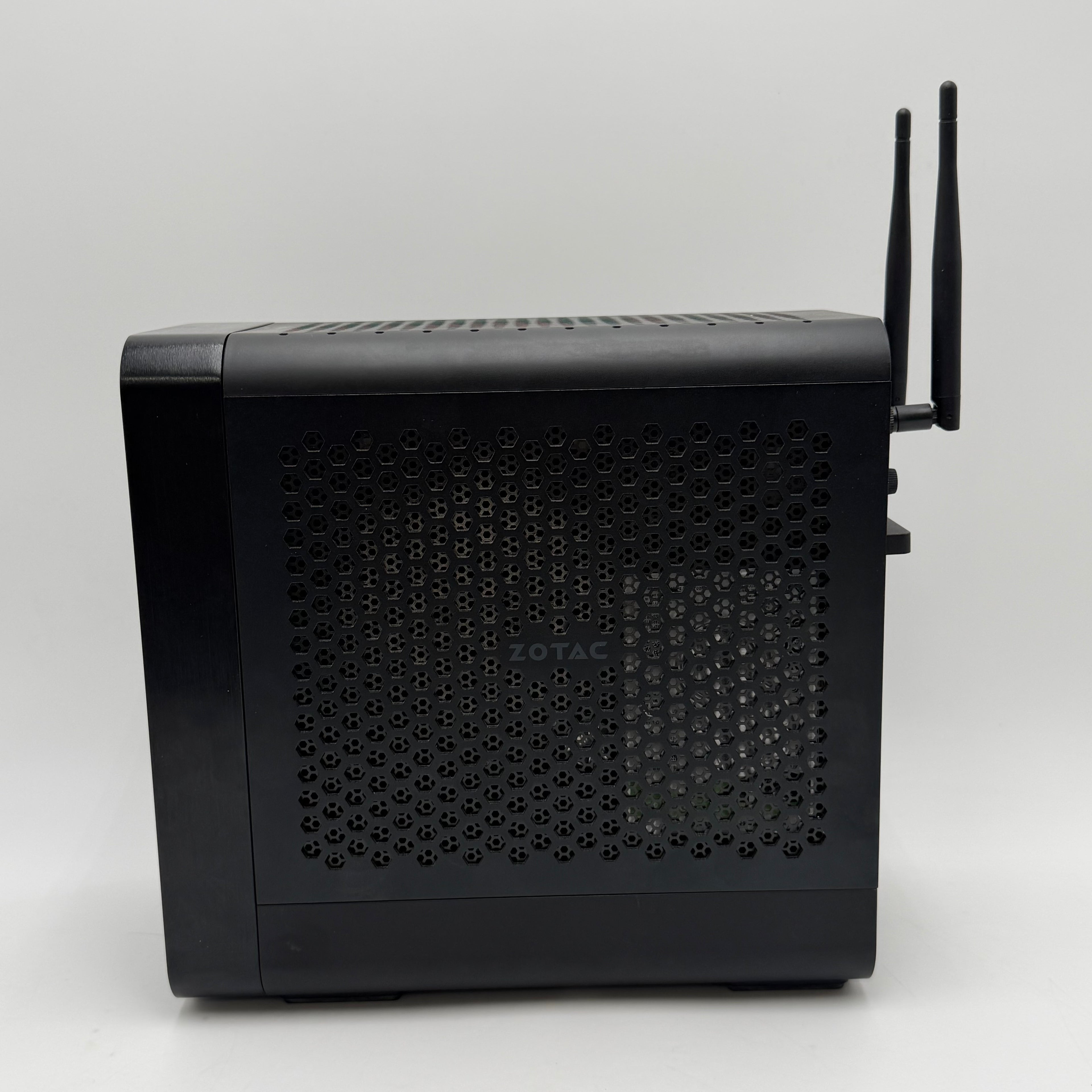 Zotac Zbox Magnus One i7-10700 2.9 GHz Nvidia RTX 3070 1 Tb 16Gb ECM7307LH Mini PC
