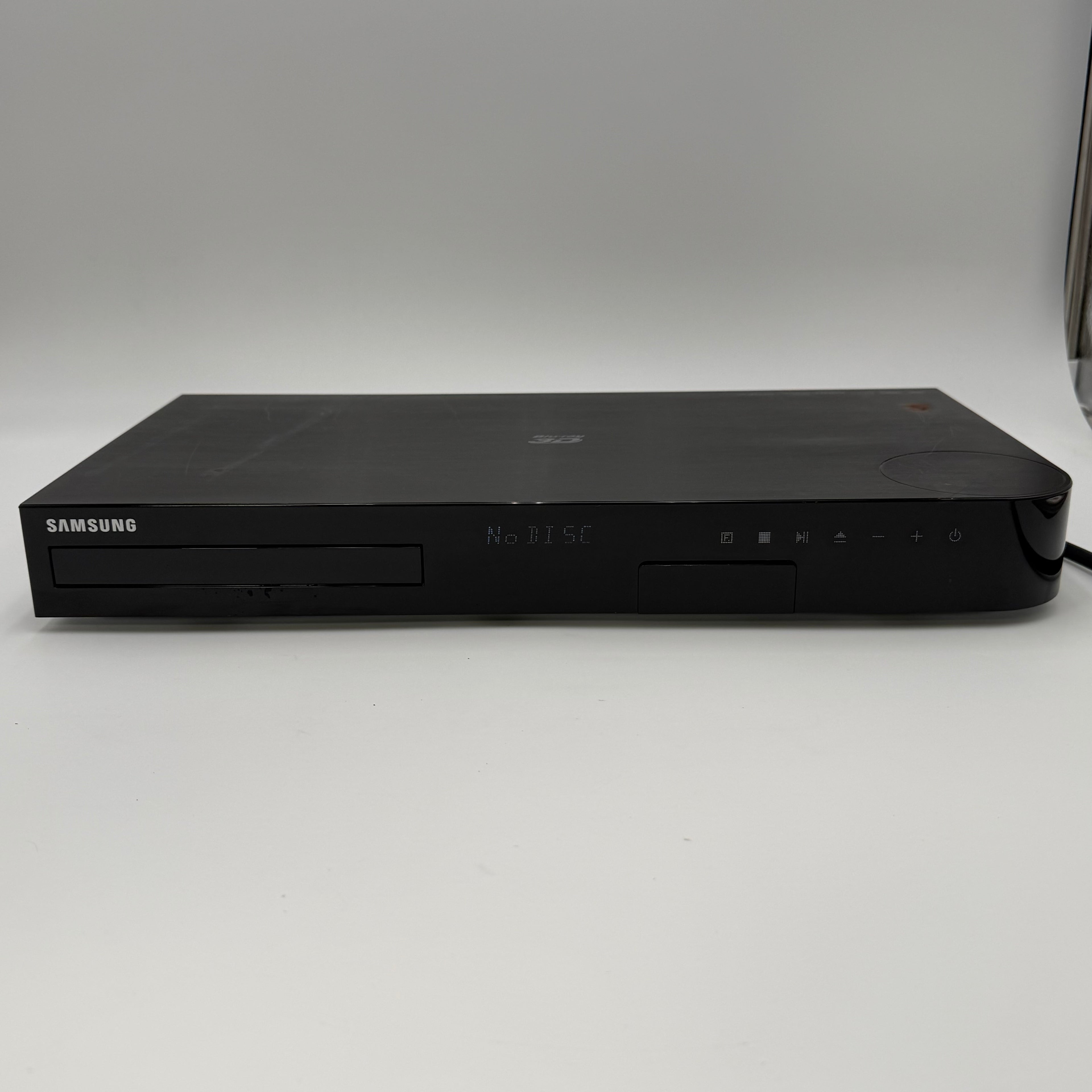 Samsung HT-J4500 Blu-ray 3D DVD CD Player Home Theater System HDMI USB No Remote