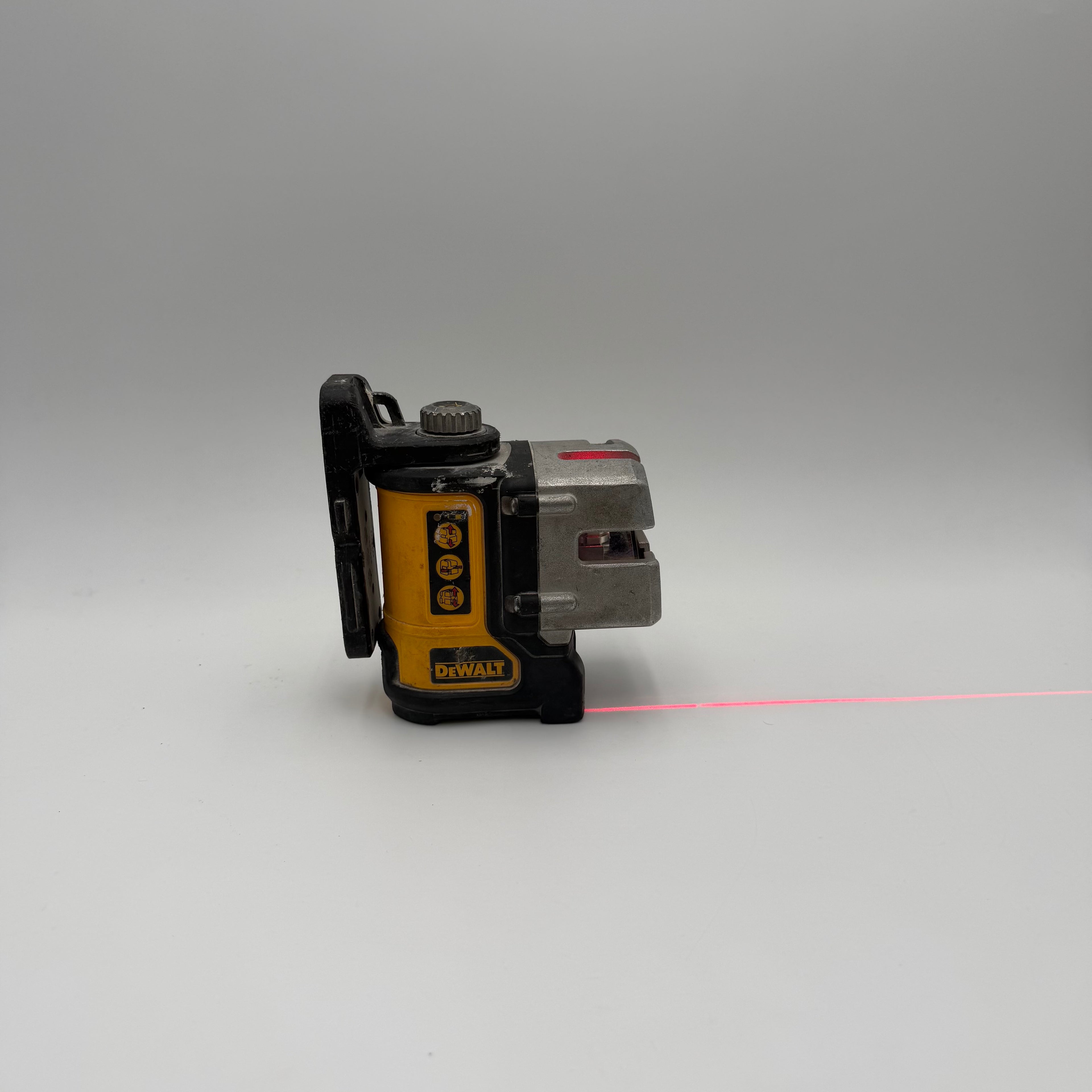 DeWalt DW089 Red 3 Beam Self-leveling Magnetic Line Laser Mount