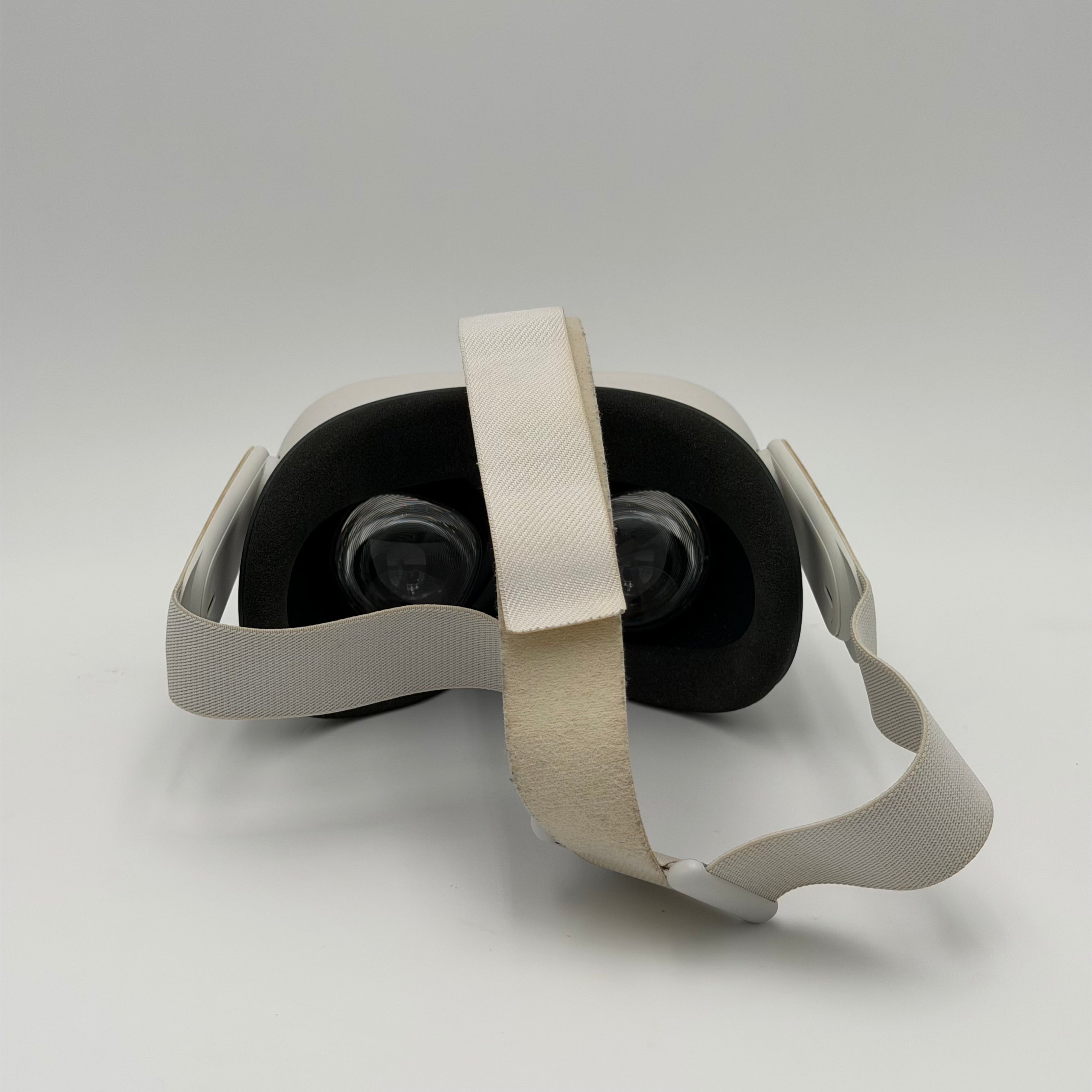 Meta Quest 2 VR Headset with Controllers 128gb