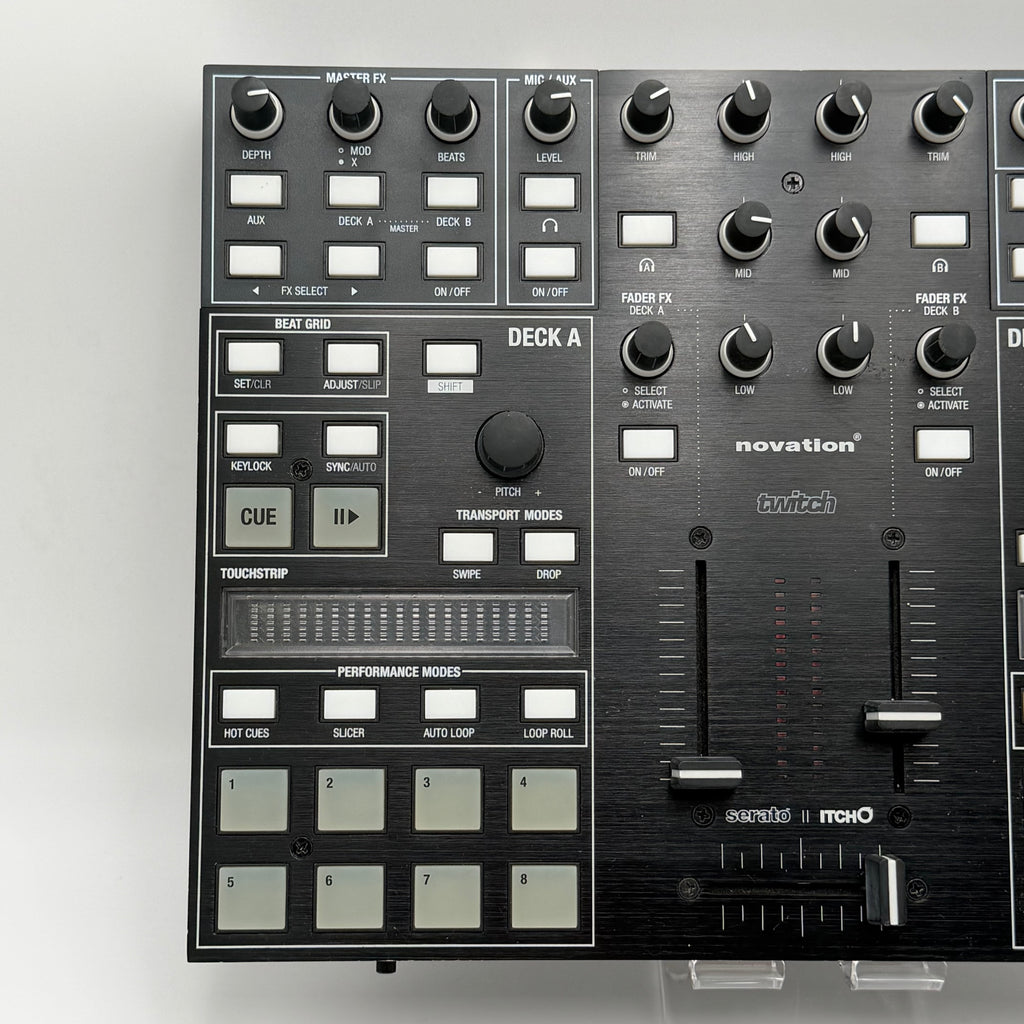 Novation Twitch Serato Itch Dj Controller power up
