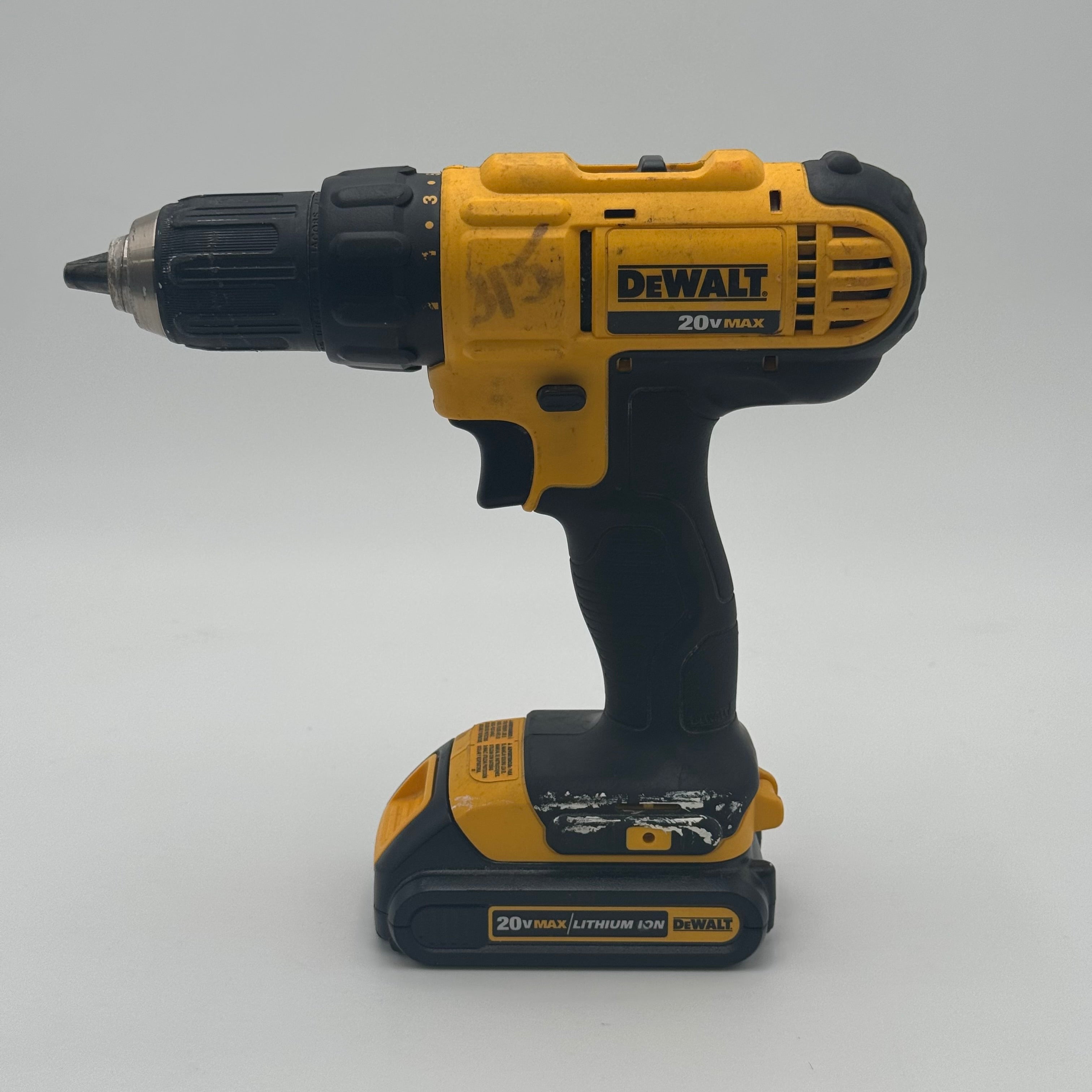 DeWalt DCD771 20V Max 1/2" in Cordless Drill Driver with Battery
