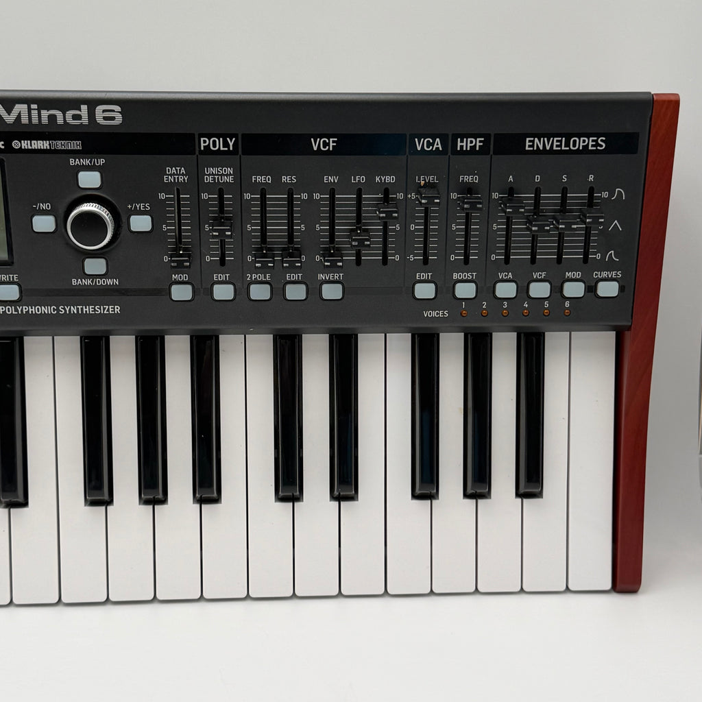 Behringer DeepMind 6 Pro Audio Synthesizer - Black