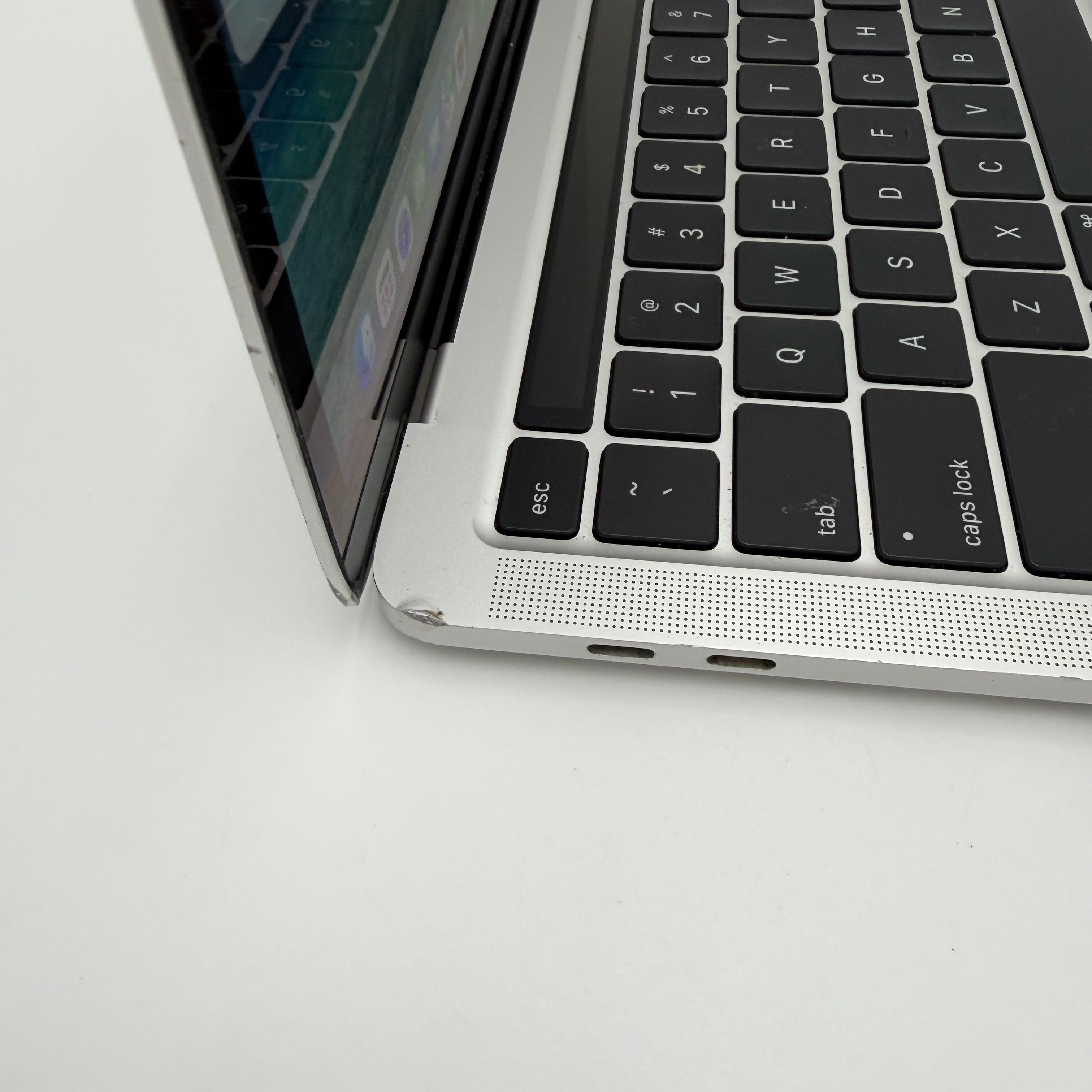Apple MacBook Pro 13" 2020 - A2338 - M1 8-Core 3.20GHz -8GB - 256GB SSD Read