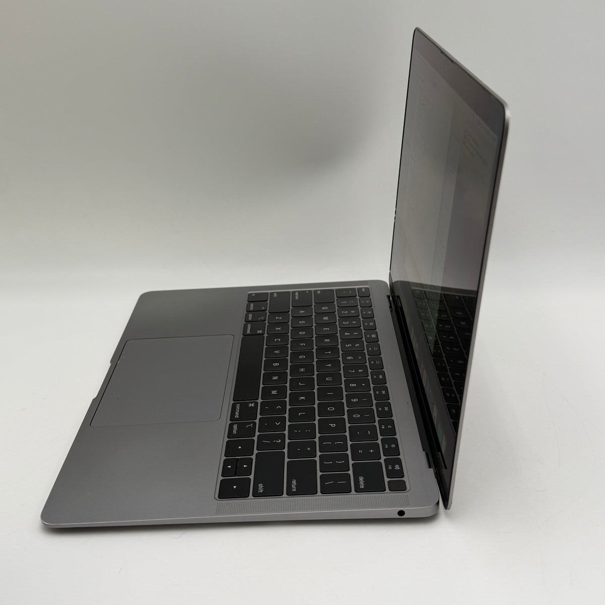 Apple MacBook Air 13" A1932 2019 Laptop Used - B